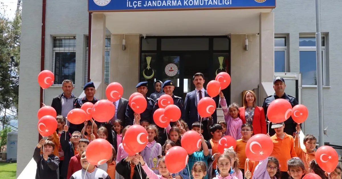 bilecik-pazaryerinde-500-ogrenci-jandarma-komutanliginda-uNudGurb.webp