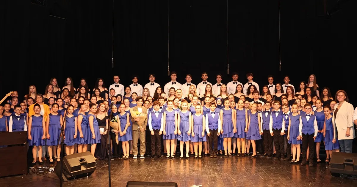 bursa-nilufer-cocuk-ve-genclik-korolari-yil-sonu-konserinde-buyuledi-sEvjNRXM.webp