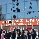 Akdeniz Üniversitesi Kumluca MYO'da mezuniyet coşkusu